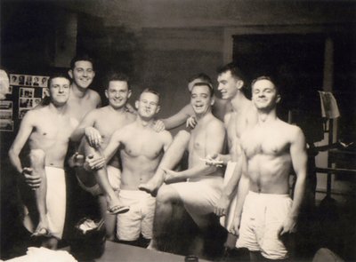 Soldados americanos en el vestuario, c.1942 de Unknown